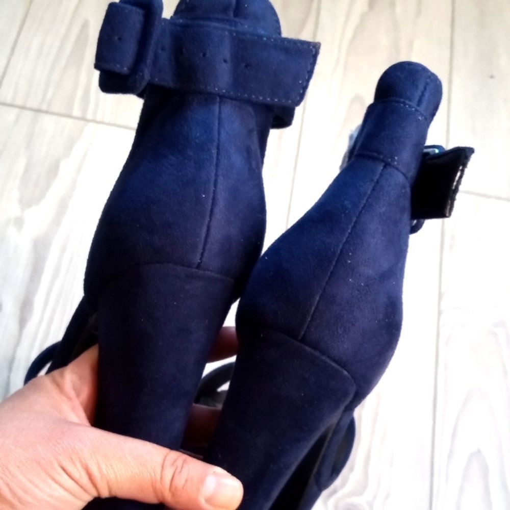 (52-3916) Idifu Heels Sz 8 - Picture 4 of 9